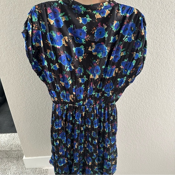 Molly BRACKEN nwt pleated floral Vneck dress - Picture 8 of 9